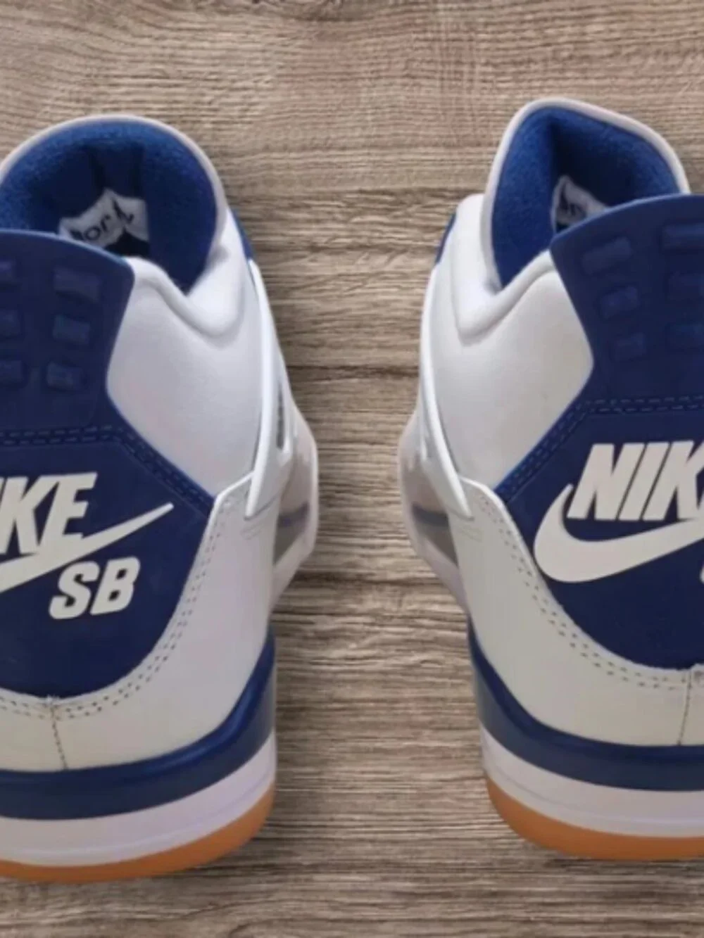 Air Jordan 4 Retro SB Navy Sneakers